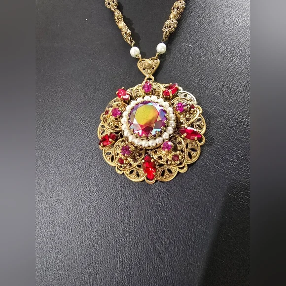Vintage Western Germany Red Aurora Borealis Antique Gold Tone Filigree Necklace - Picture 9 of 13